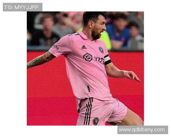 运动足球明星的精彩瞬间与不凡成就的艺术表现探索