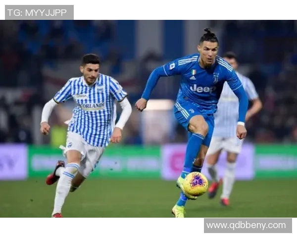 足球明星专用训练鞋全景展示让你领略运动魅力与时尚风范